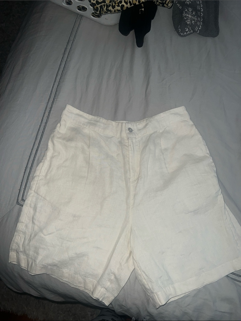 Tahari Cream Linen Bermuda Shorts